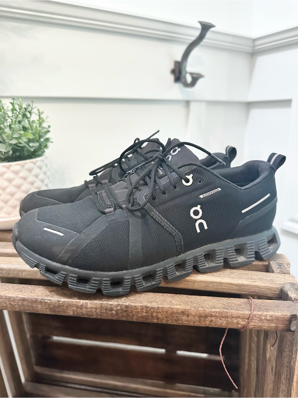 On Cloud Running Waterproof Women’s Running Shoes Sneakers - All Black Used Once